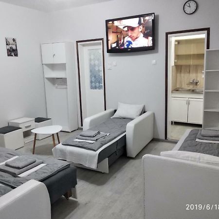 Apartmani Pinokio Nisz Zewnętrze zdjęcie