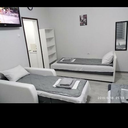 Apartmani Pinokio Nisz Zewnętrze zdjęcie