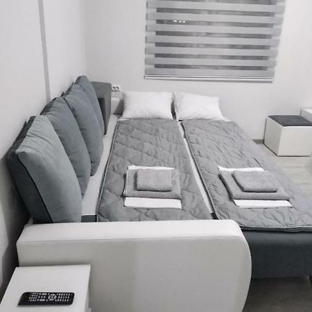 Apartmani Pinokio Nisz Zewnętrze zdjęcie