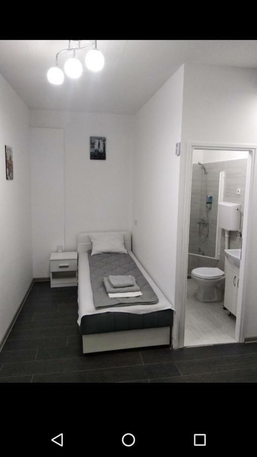 Apartmani Pinokio Nisz Zewnętrze zdjęcie